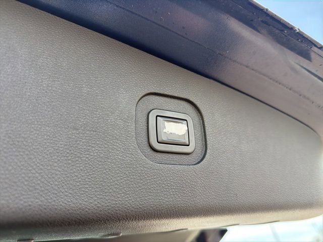Used 2017 Chevrolet Equinox Premier w/ Enhanced Convenience Package FWD image 11