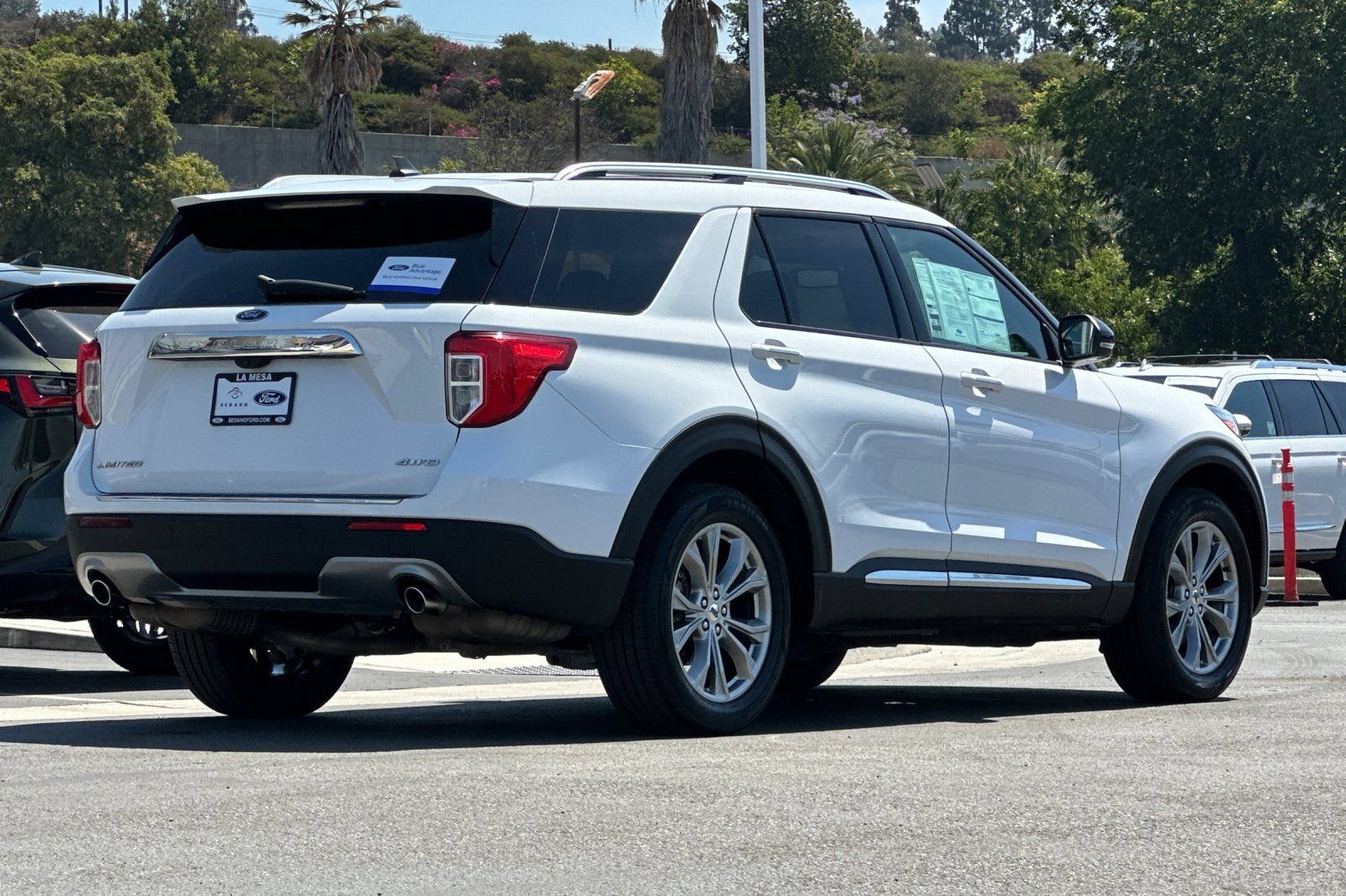 Certified 2023 Ford Explorer Limited w/ Equipment Group 301A AWD/4WD image 3
