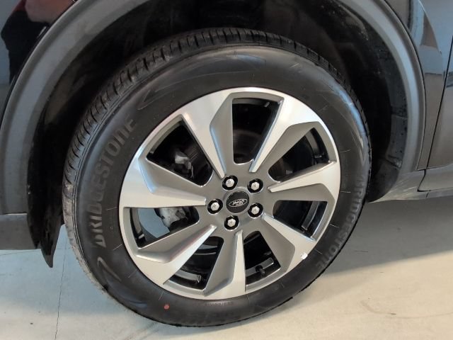 Certified 2024 Ford Escape Platinum AWD/4WD image 9