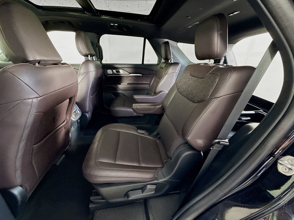 Certified 2025 Ford Explorer Platinum w/ LUX Leather Package AWD/4WD image 8