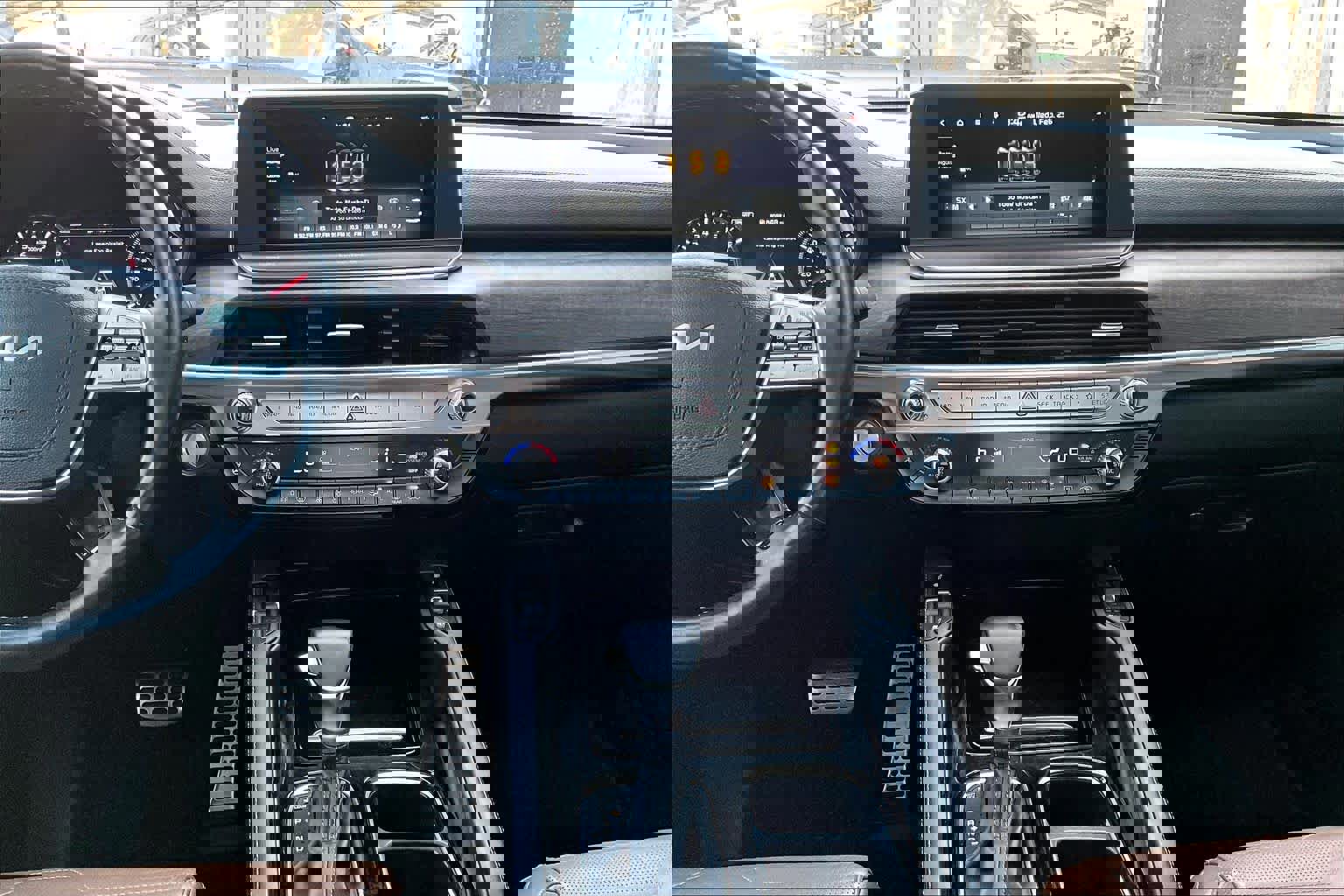 Used 2022 Kia Telluride SX w/ SX Prestige Package image 11