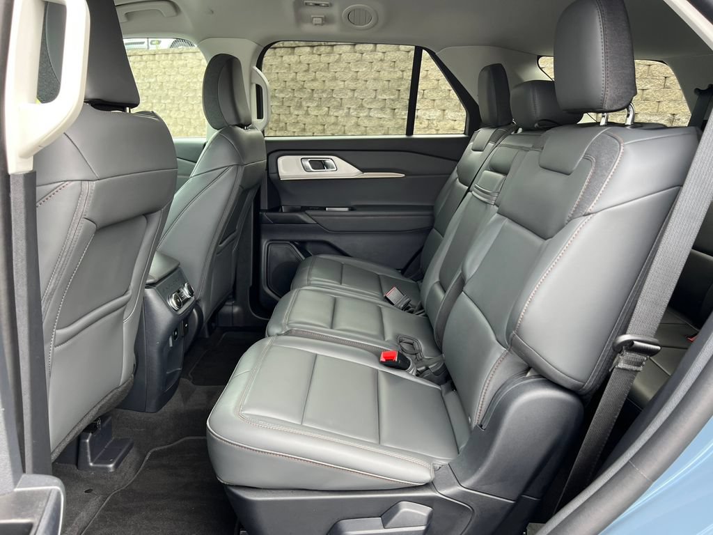 Certified 2025 Ford Explorer Active w/ Active Comfort Package AWD/4WD image 5