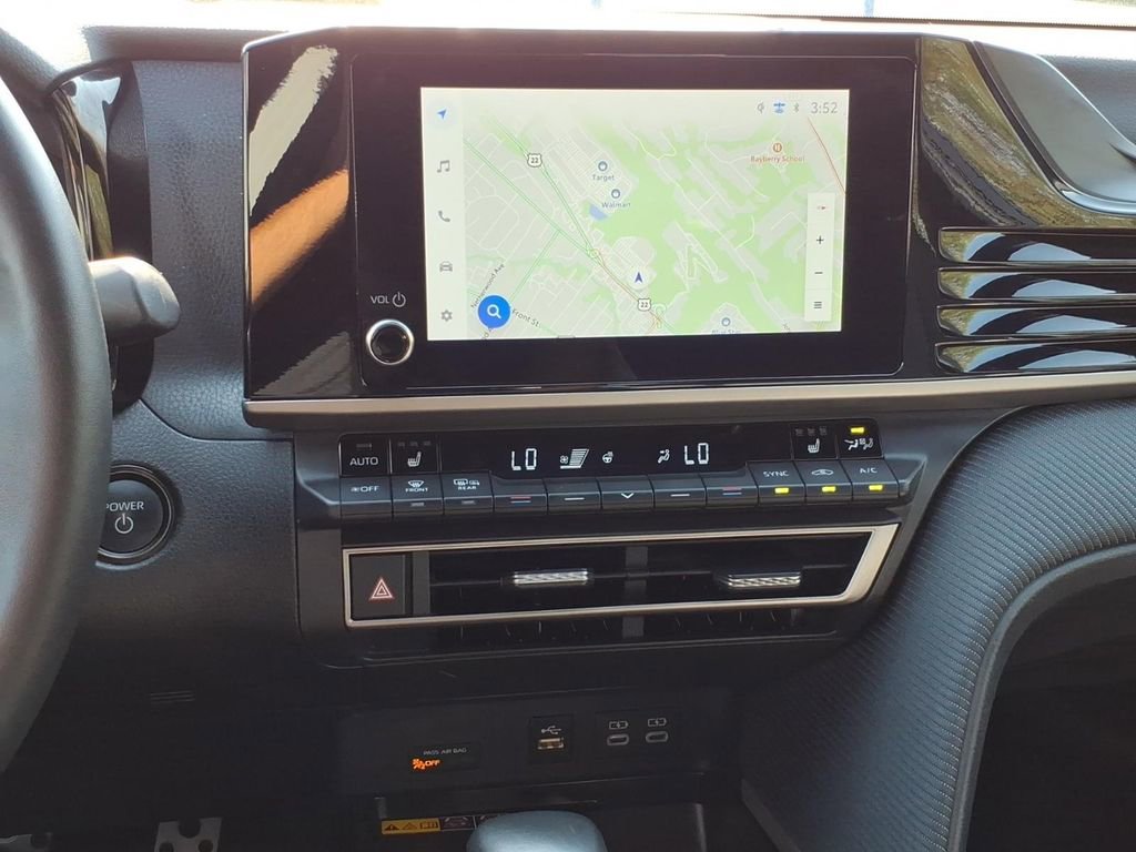 Used 2025 Toyota Camry SE w/ Convenience Package FWD image 18