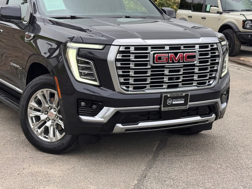 Used 2025 GMC Yukon Denali AWD/4WD image 3