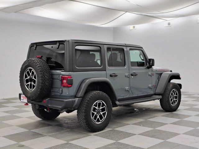 Used 2024 Jeep Wrangler Unlimited Rubicon AWD/4WD image 10