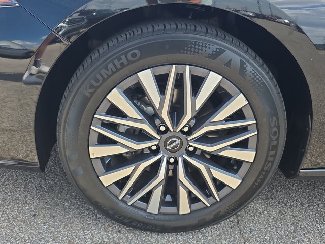 Used 2025 Nissan Altima 2.5 SV FWD image 9