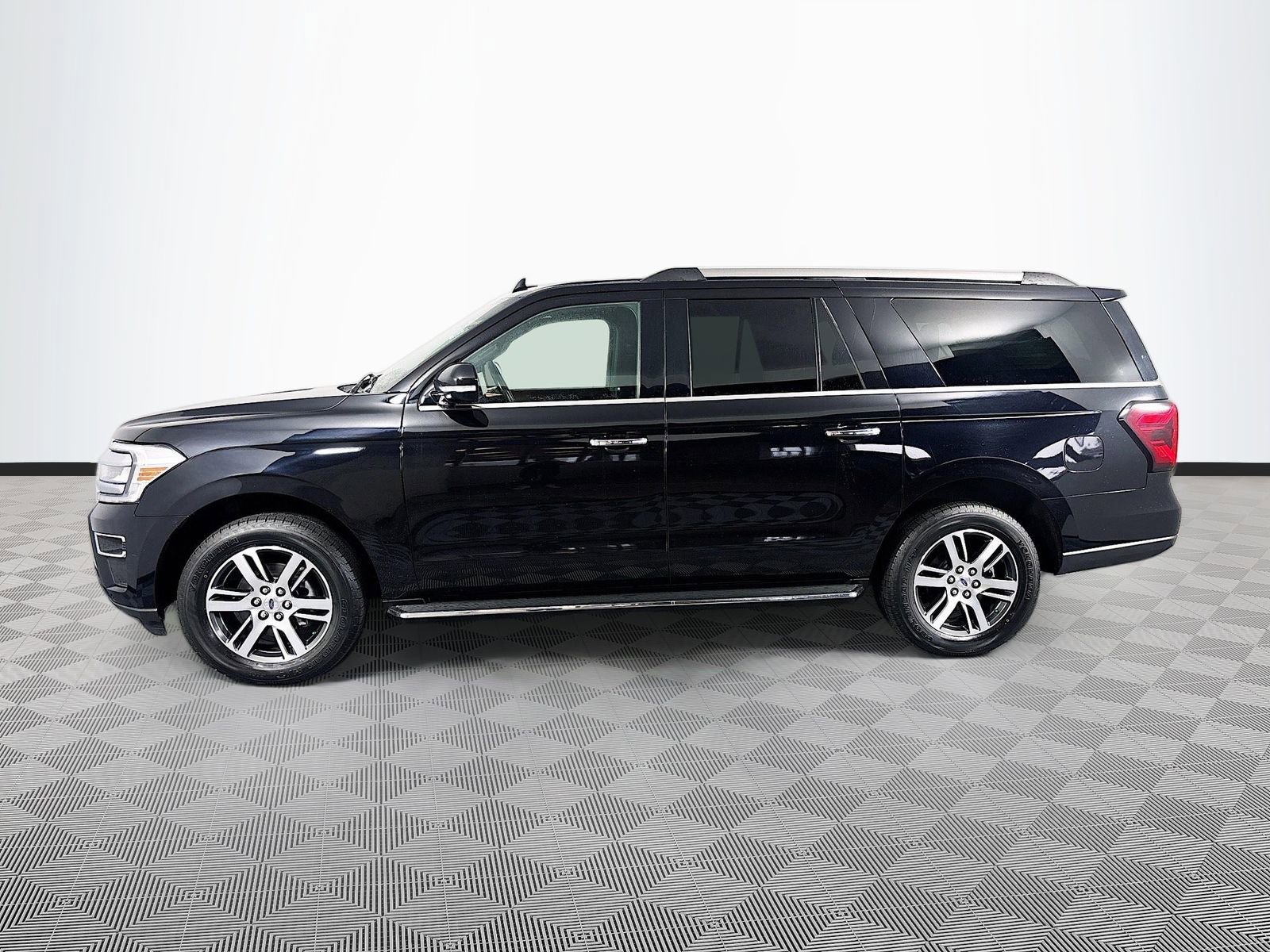 Certified 2023 Ford Expedition Max Limited RWD image 4
