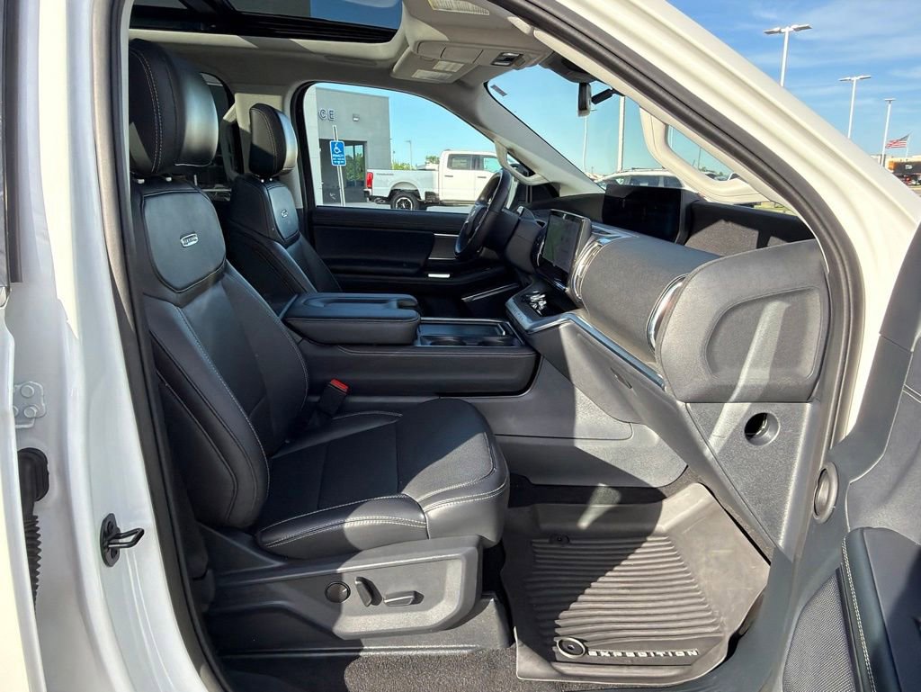 Certified 2025 Ford Expedition Platinum w/ Driver's Package AWD/4WD image 22