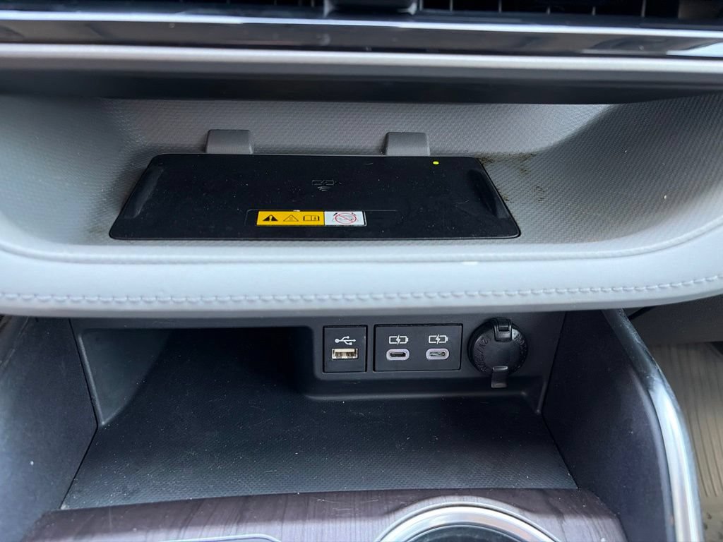 Used 2023 Toyota Highlander Limited FWD image 32