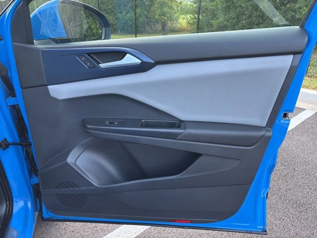 Used 2023 Volkswagen Taos SE w/ Panoramic Sunroof Package image 7