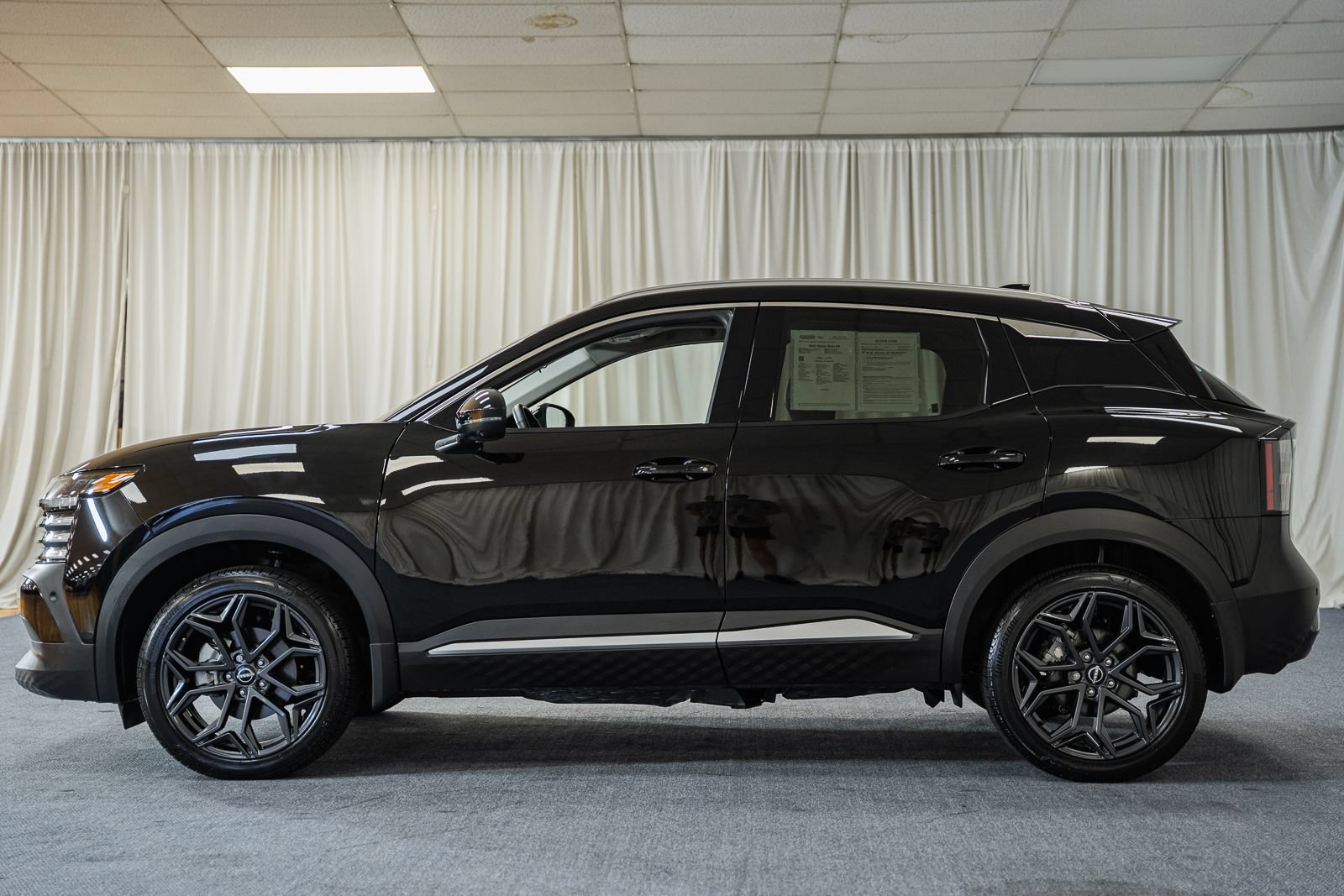 Used 2025 Nissan Kicks SR w/ SR Premium Package AWD/4WD image 5