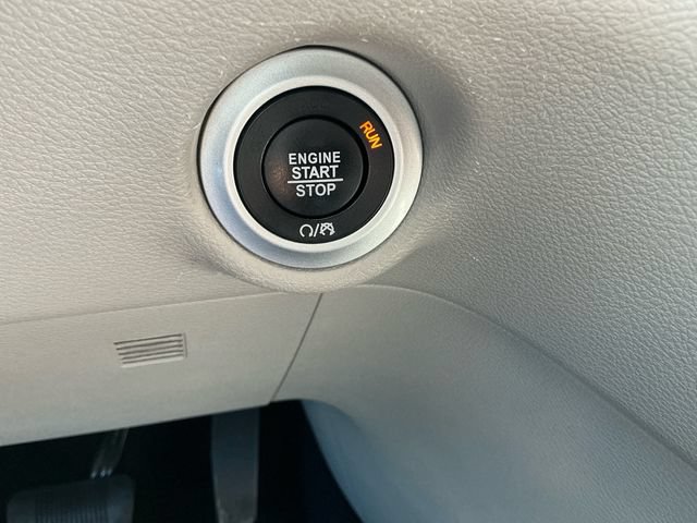 Used 2023 Chrysler Pacifica Touring-L FWD image 27