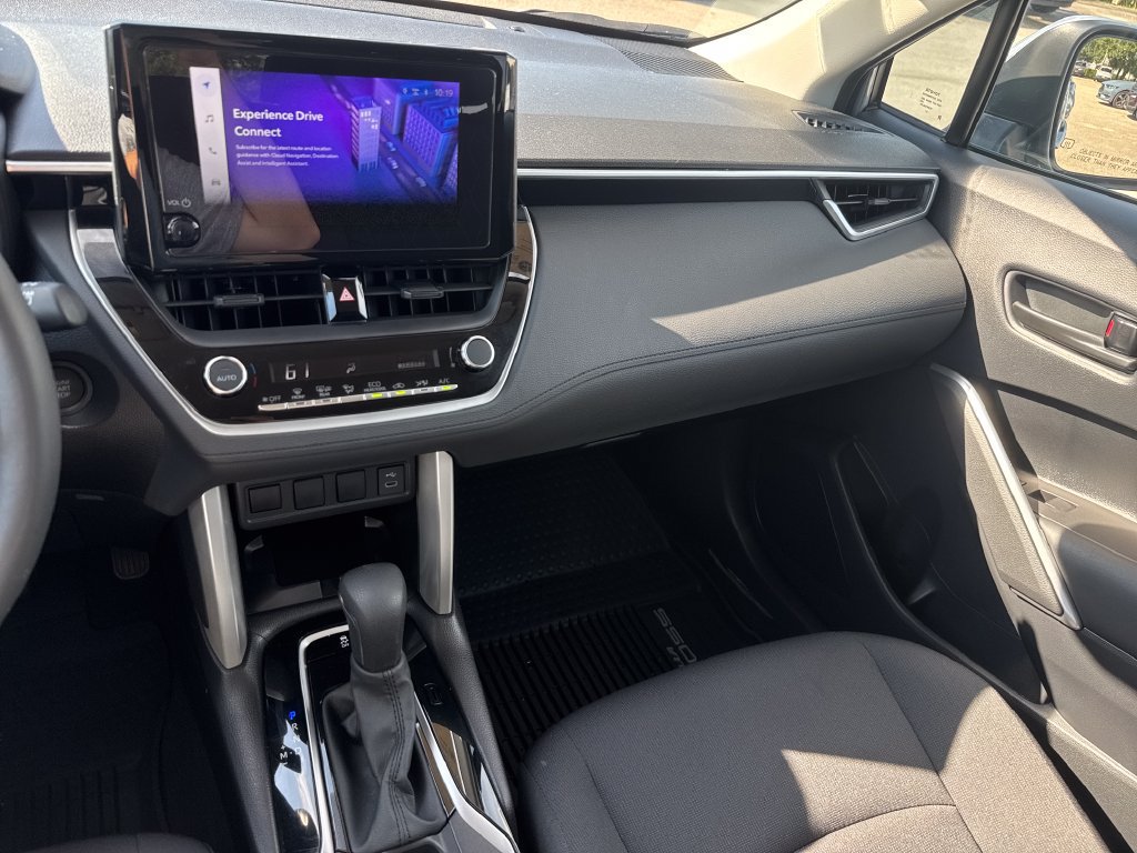 Used 2024 Toyota Corolla Cross LE FWD image 17