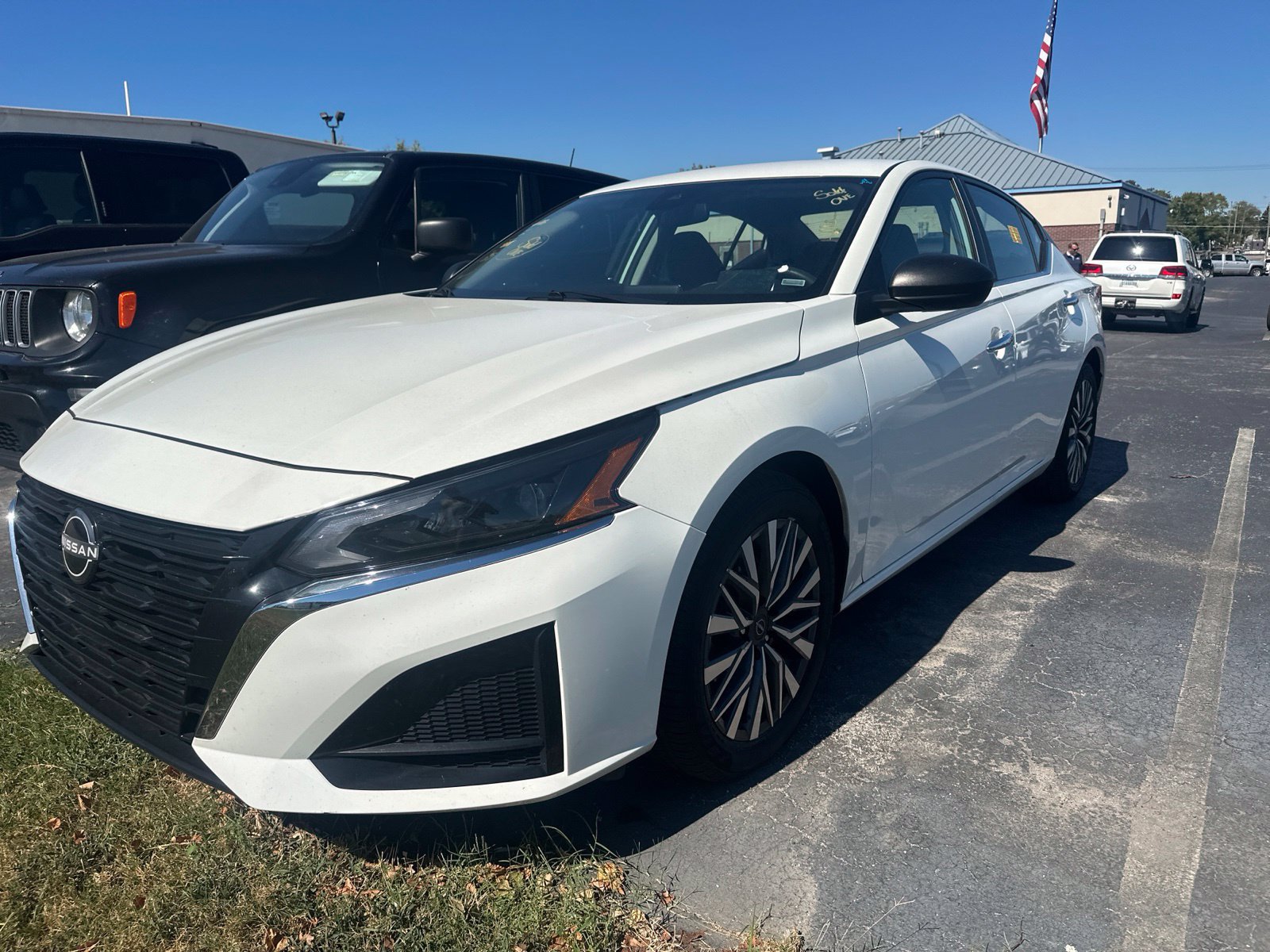 Used 2025 Nissan Altima 2.5 SV FWD image 1