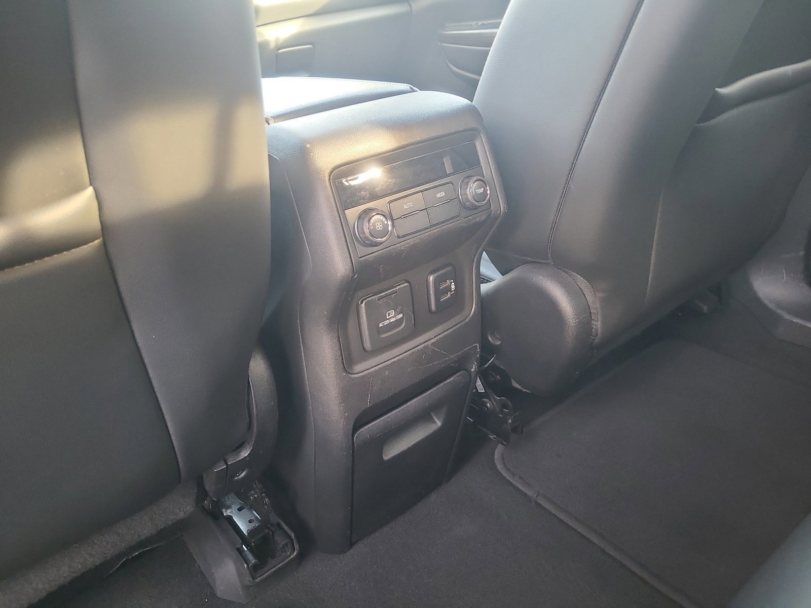 Used 2017 GMC Acadia SLT image 31