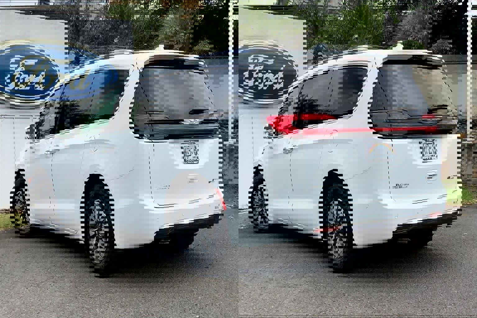 Used 2021 Chrysler Pacifica Touring-L image 4