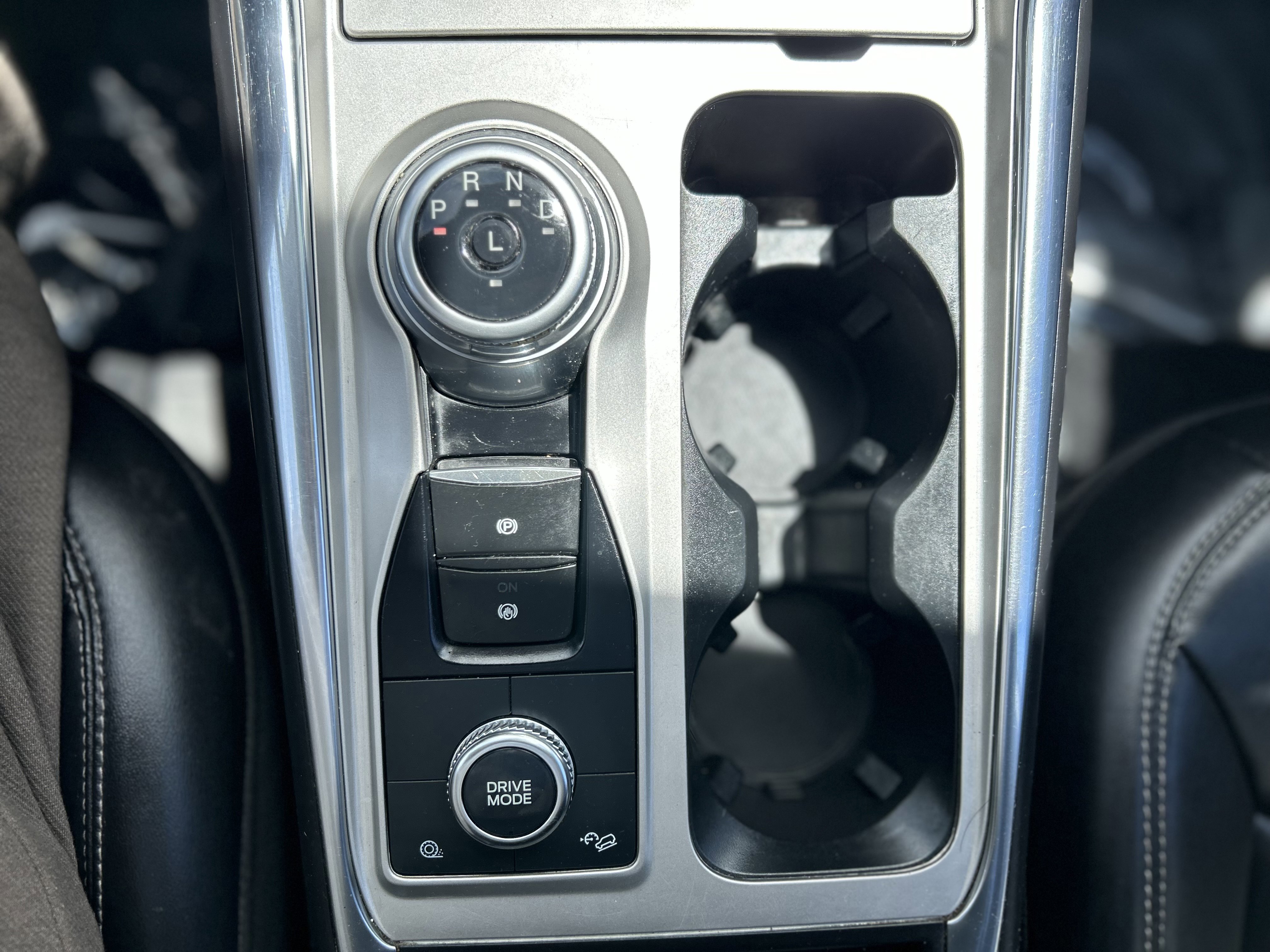 Certified 2022 Ford Explorer XLT w/ Equipment Group 202A image 23