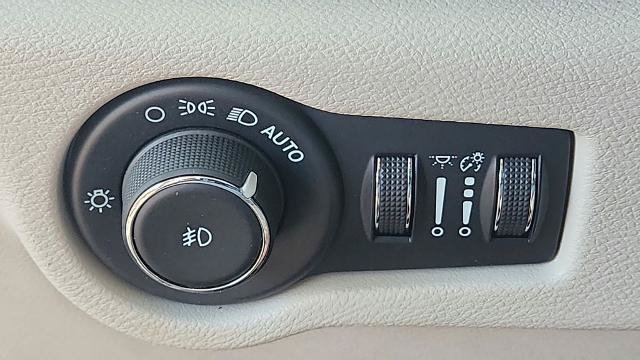 Used 2022 Chrysler Pacifica Touring-L FWD image 10