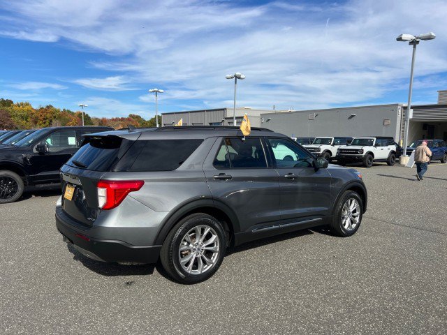 Certified 2023 Ford Explorer XLT w/ Equipment Group 202A AWD/4WD image 5