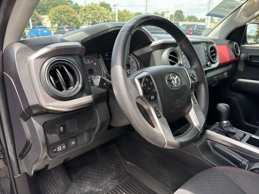 Used 2022 Toyota Tacoma SR5 RWD image 12