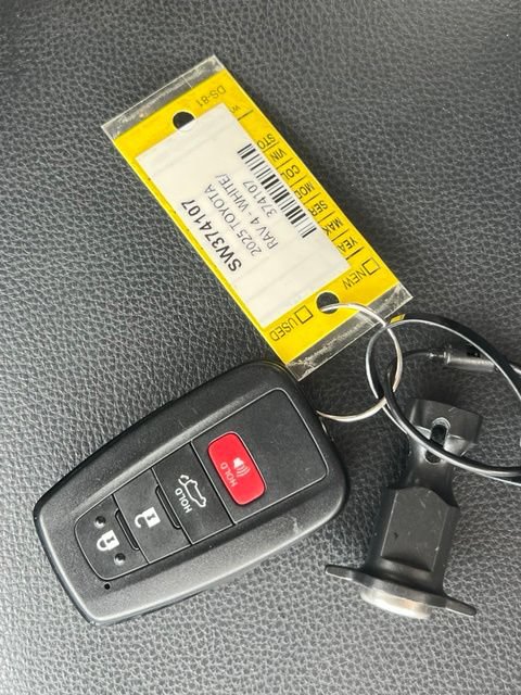 Used 2025 Toyota RAV4 XLE FWD image 37