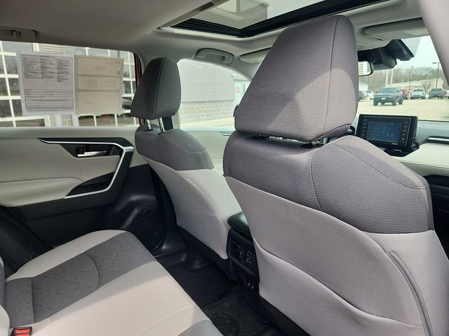 Used 2020 Toyota RAV4 XLE w/ Convenience Package image 28