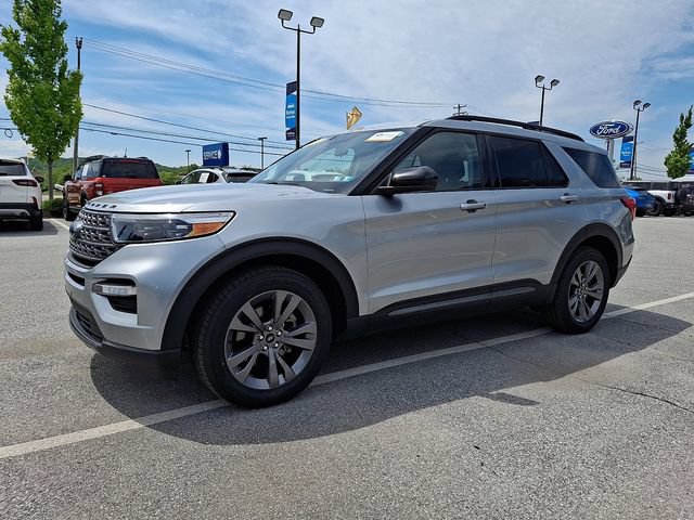 Certified 2022 Ford Explorer XLT w/ Equipment Group 202A AWD/4WD image 6