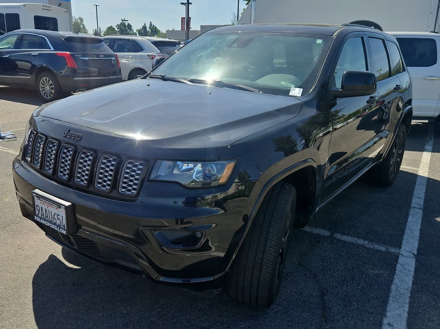 Used 2022 Jeep Grand Cherokee Laredo X AWD/4WD image 1