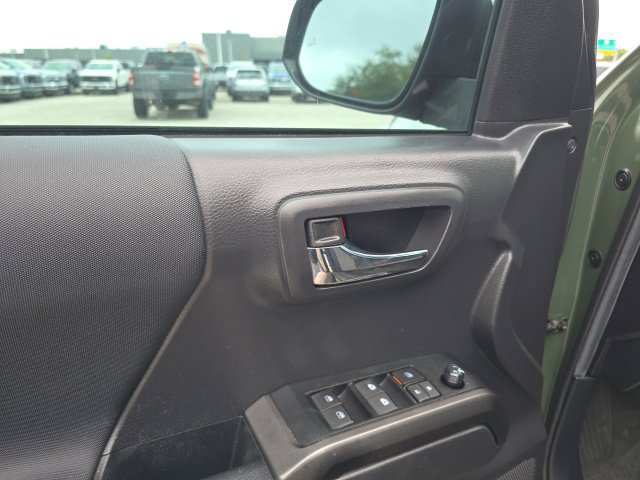 Used 2022 Toyota Tacoma TRD Off-Road w/ Technology Package RWD image 10