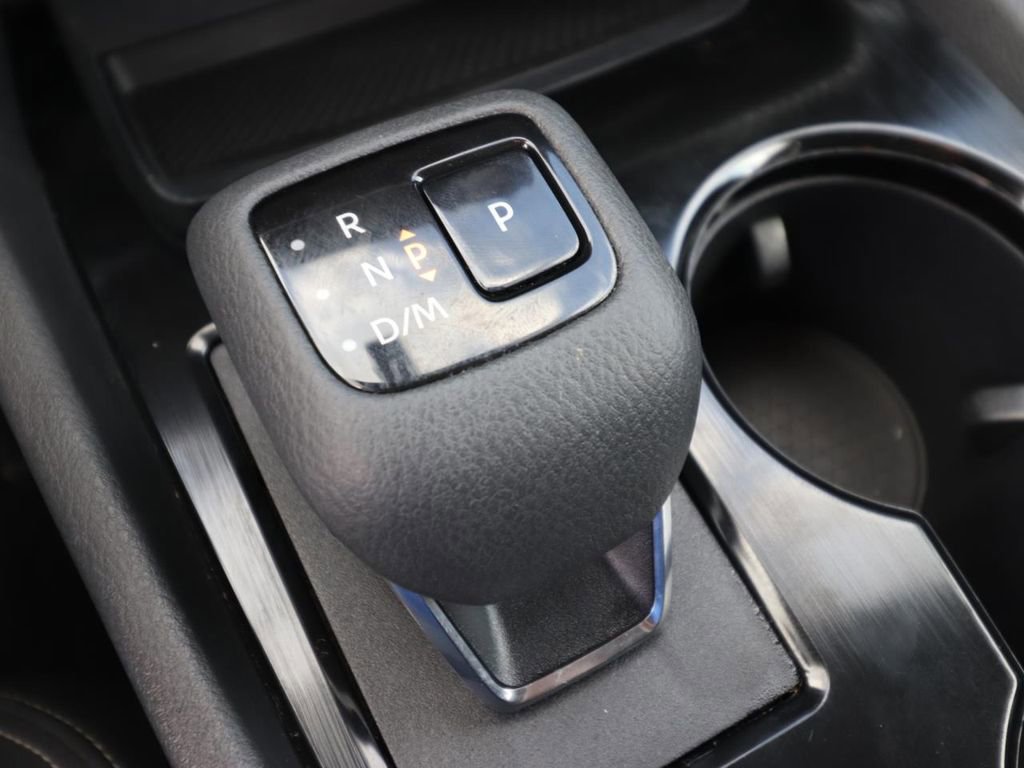 Used 2024 Nissan Rogue SV AWD/4WD image 21