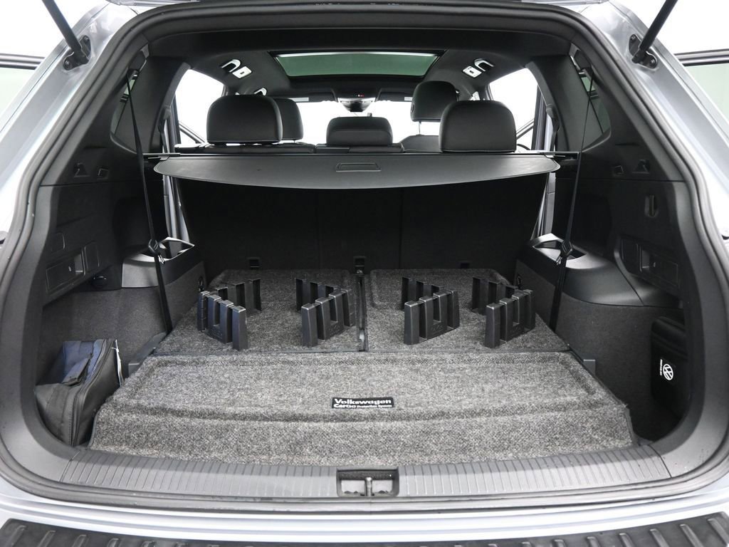 Used 2023 Volkswagen Tiguan SE R-Line FWD image 45
