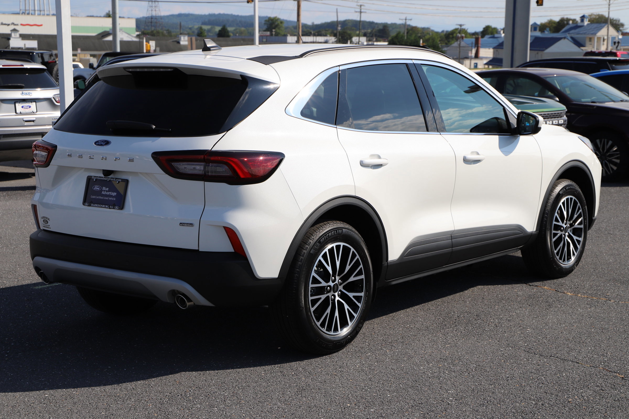 Certified 2025 Ford Escape PHEV image 3