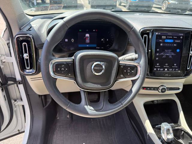 Used 2023 Volvo XC40 B5 Plus w/ Climate Package AWD/4WD image 15
