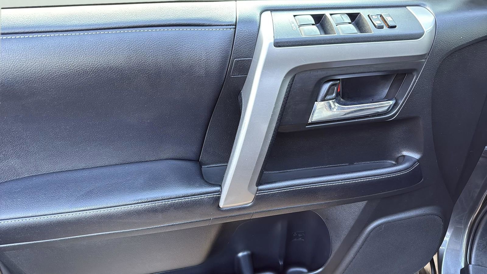 Used 2017 Toyota 4Runner SR5 Premium image 12