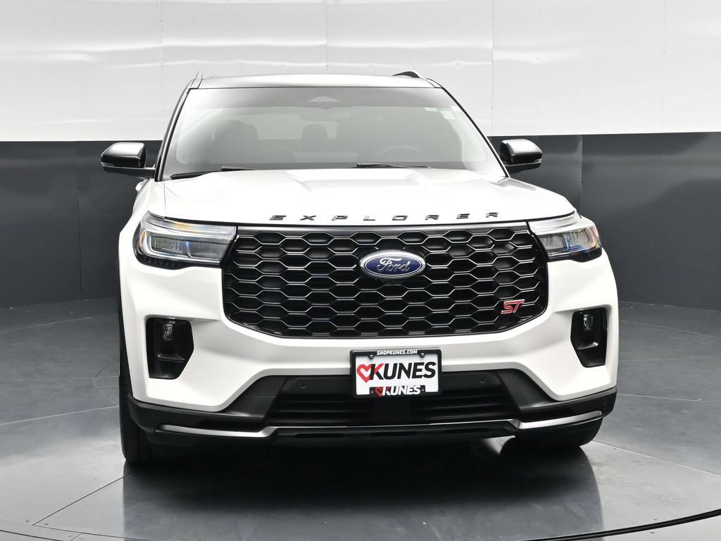 Certified 2025 Ford Explorer ST AWD/4WD image 4