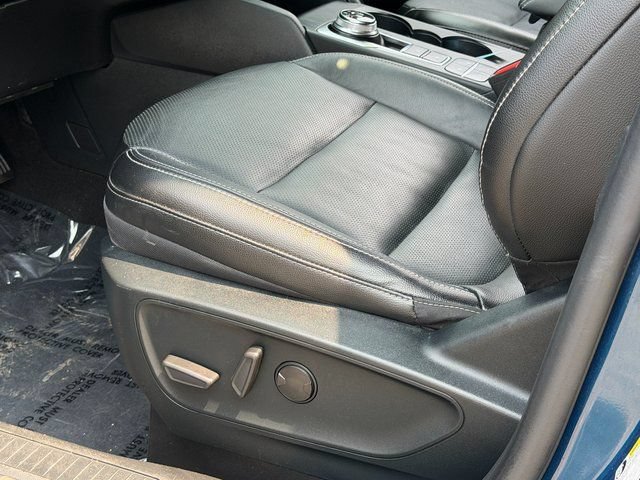 Certified 2020 Ford Escape Titanium w/ Titanium Premium Package 2.0 AWD/4WD image 38