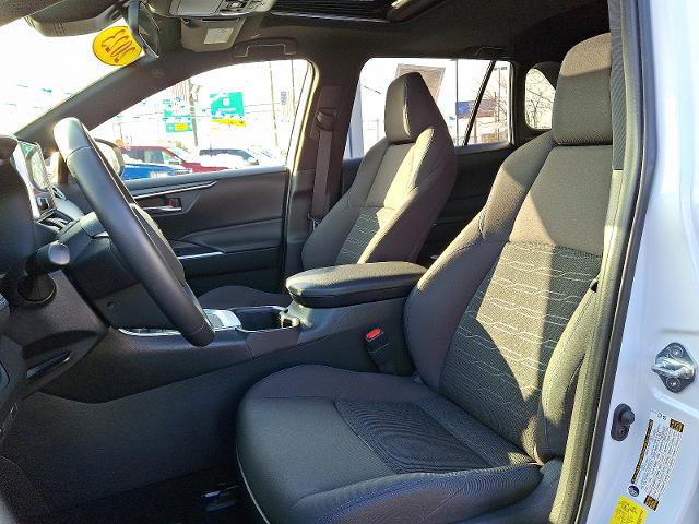 Used 2023 Toyota RAV4 SE image 13