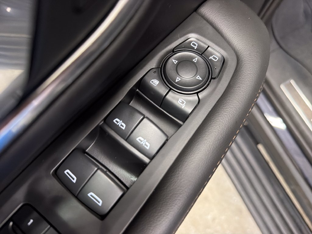 Used 2023 GMC Yukon AT4 w/ AT4 Premium Plus Package AWD/4WD image 18