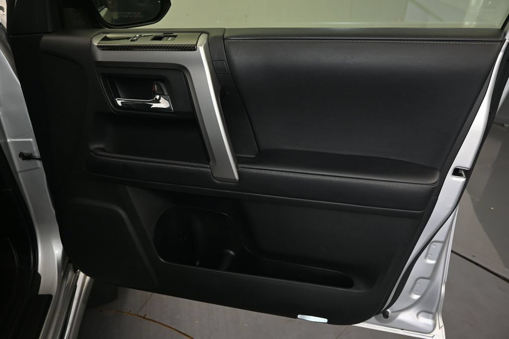 Used 2021 Toyota 4Runner Limited AWD/4WD image 18