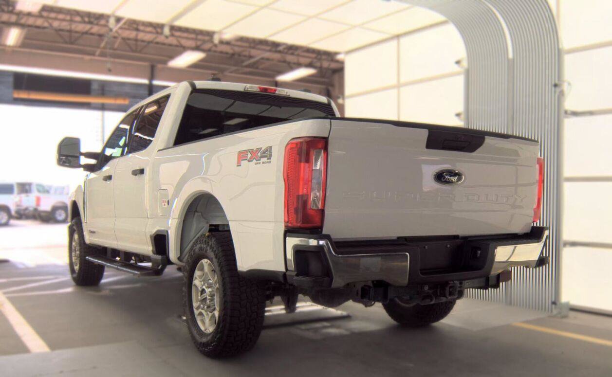 Certified 2025 Ford F250 XLT w/ FX4 Off-Road Package AWD/4WD image 3