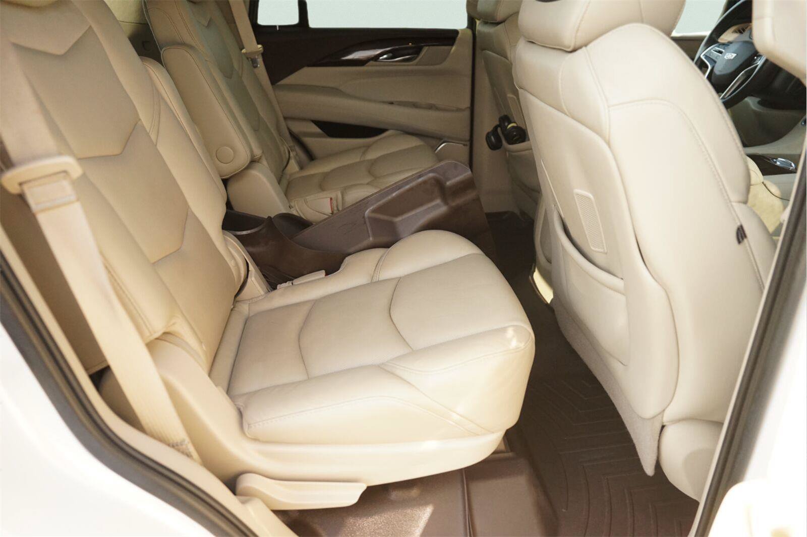 Used 2017 Cadillac Escalade Luxury RWD image 18