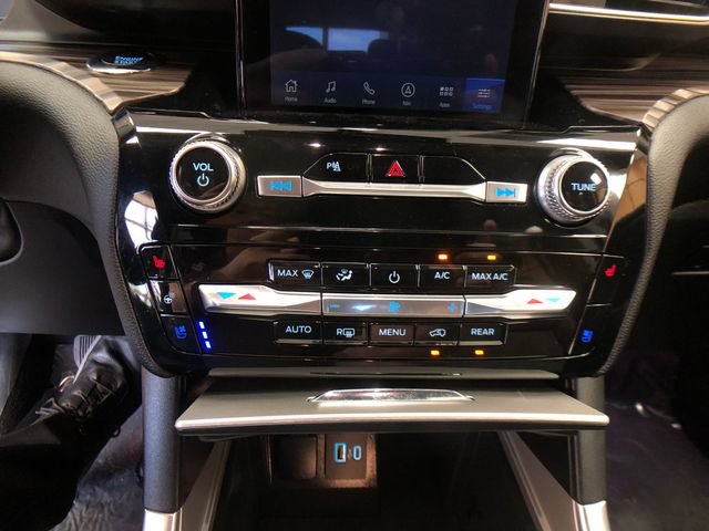 Certified 2023 Ford Explorer Limited w/ Limited Technology Package AWD/4WD image 18