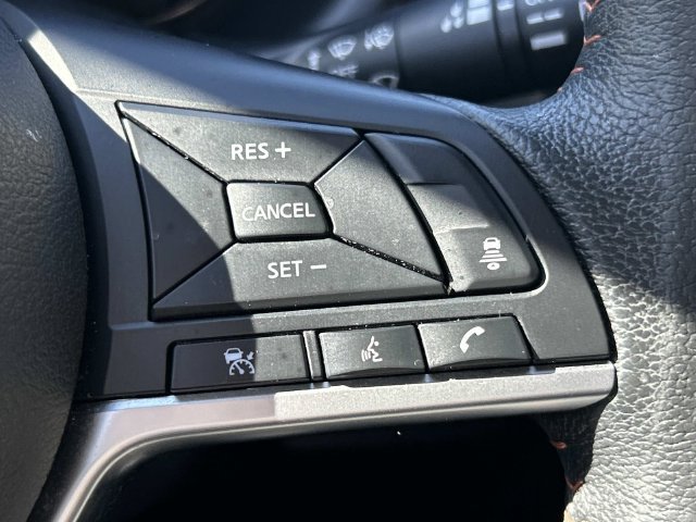Used 2022 Nissan Kicks SR FWD image 34