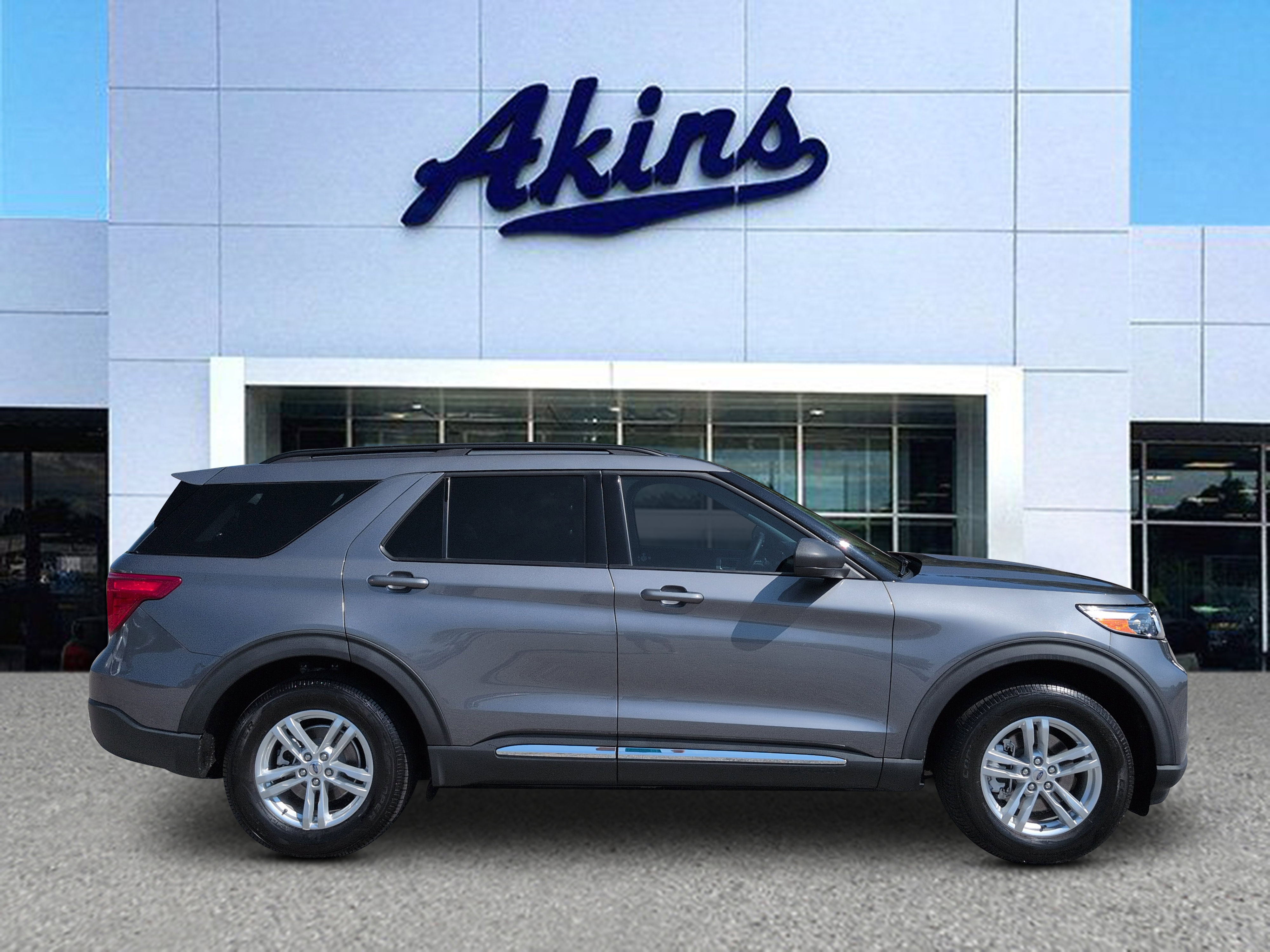 Certified 2022 Ford Explorer XLT w/ Equipment Group 202A RWD image 1