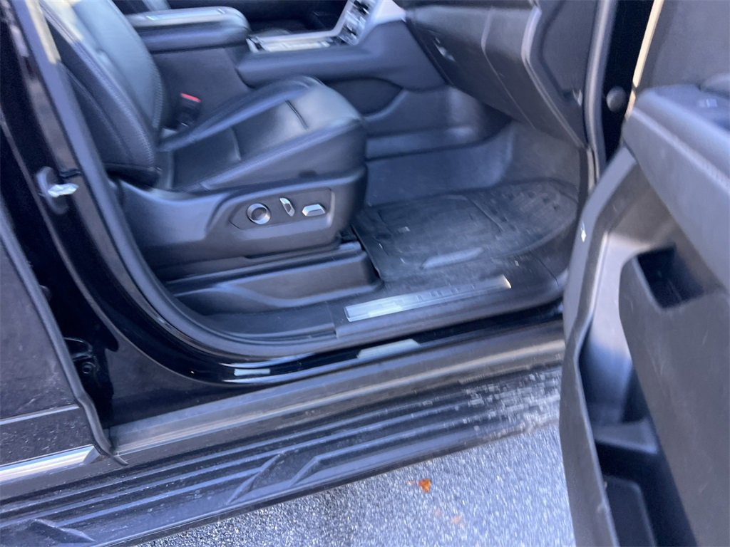 Used 2021 GMC Yukon XL Denali image 14