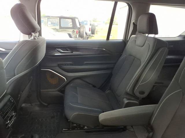 Used 2022 Jeep Grand Cherokee L Laredo w/ Luxury Tech Group I AWD/4WD image 8