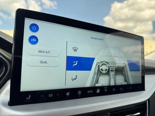 Certified 2025 Ford Escape Platinum image 24