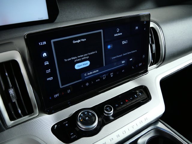 Certified 2025 Ford Expedition Active AWD/4WD image 22