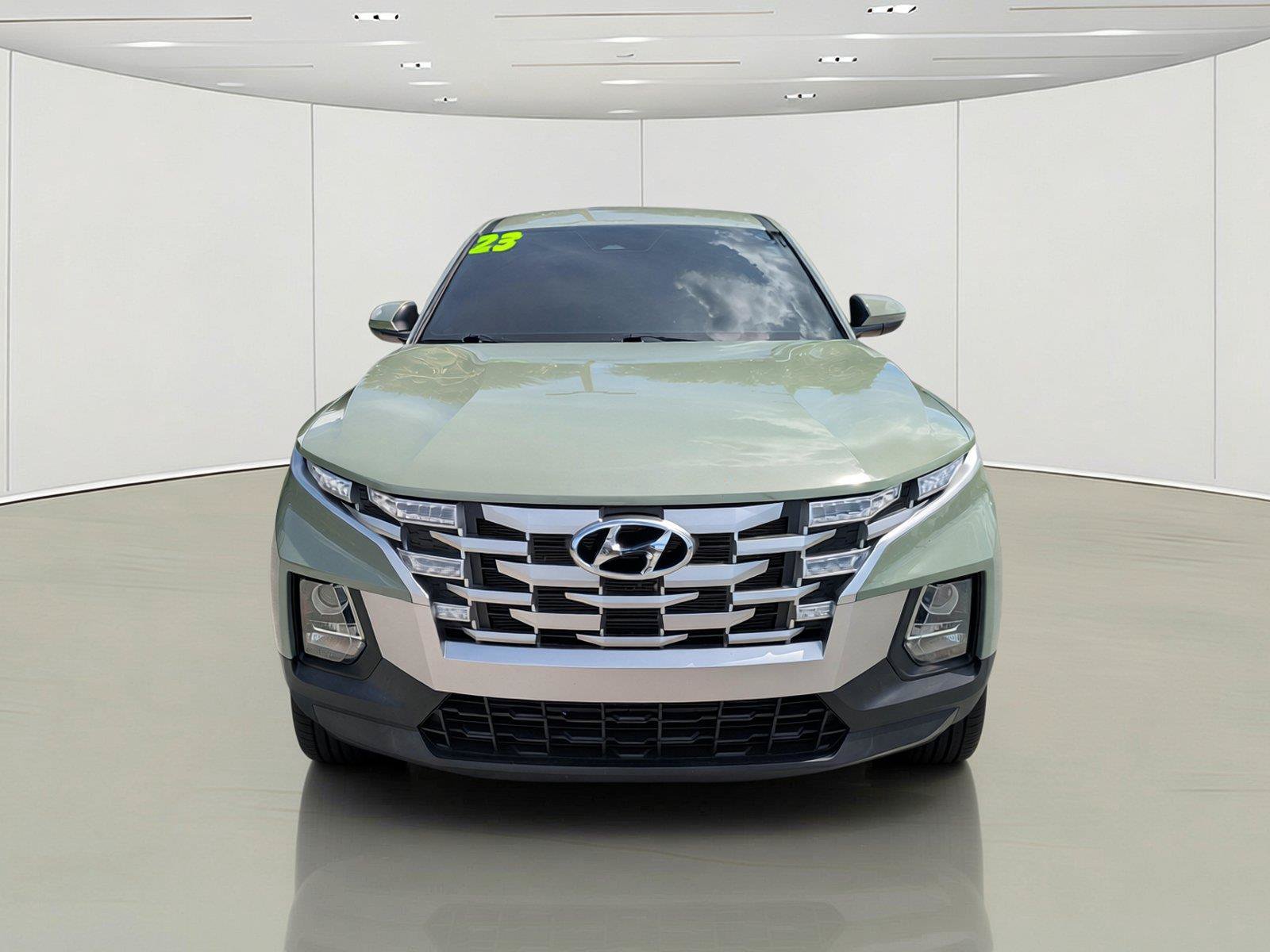 Used 2023 Hyundai Santa Cruz SEL FWD image 2