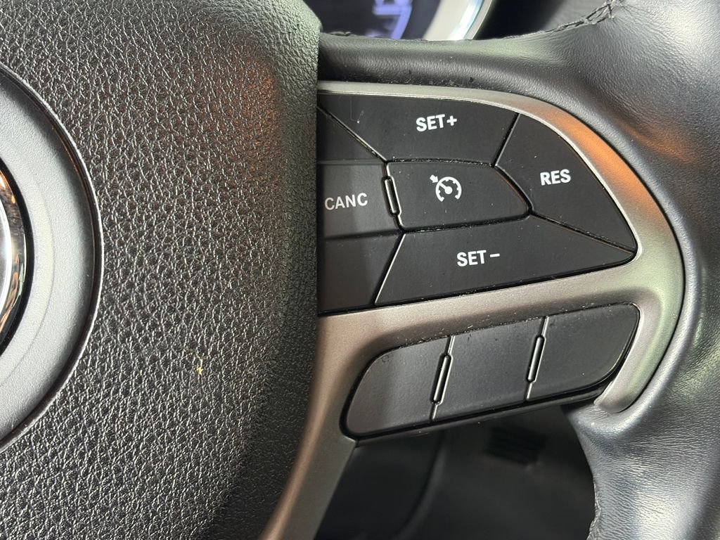 Used 2018 Jeep Grand Cherokee Laredo AWD/4WD image 18